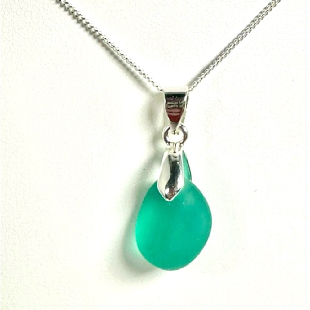 Freeform tumbled seaglass pendant